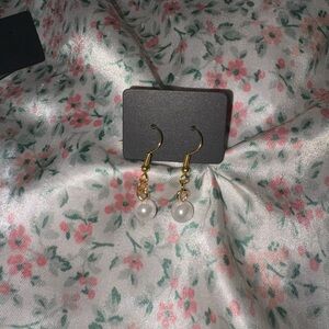 Elegant Gold and Pearl Drop Earrings